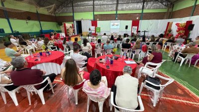 CASAIS A1 EM SANTA HELENA, TUN&Aacute;POLIS E BELMONTE: Cooperados fortalecem a uni&atilde;o no tradicional Luau 