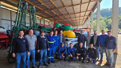 TREINAMENTO T&Eacute;CNICO E COMERCIAL: Alta tecnologia para rentabilidade do produtor 