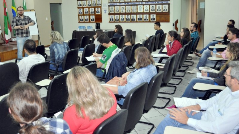 COOPERATIVAS E DESENVOLVIMENTO LOCAL