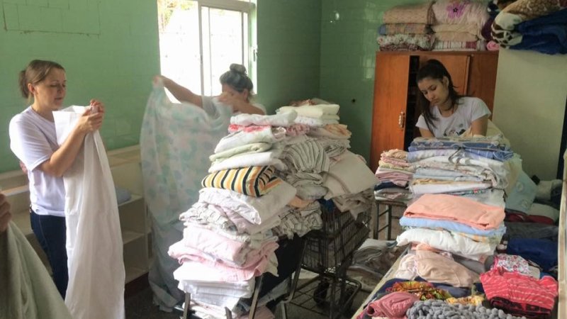 AÇÕES VOLUNTÁRIAS DA COOPER A1: grupo de colaboradores de Palmitos e Caibi realizaram trabalhos filantrópicos no último sábado (14/04)