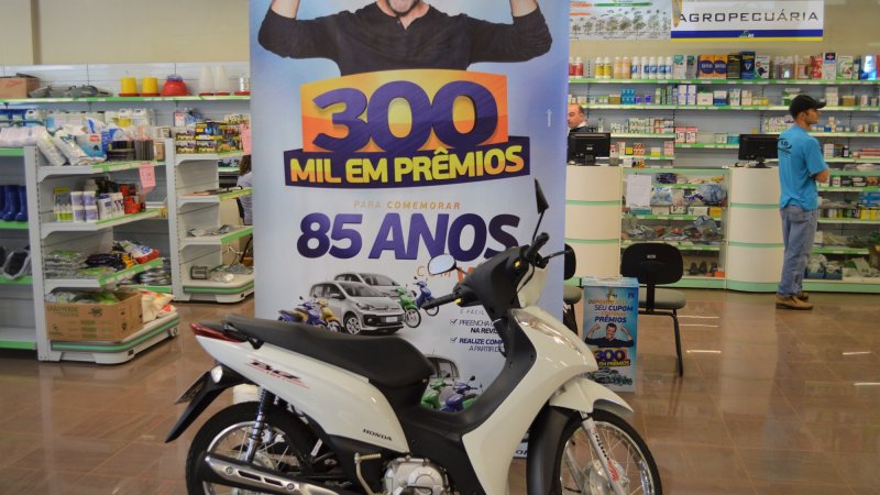 PROMOÇÃO 300 MIL EM PRÊMIOS: entregue a oitava moto 0 km na manhã desta quarta-feira (29/08)