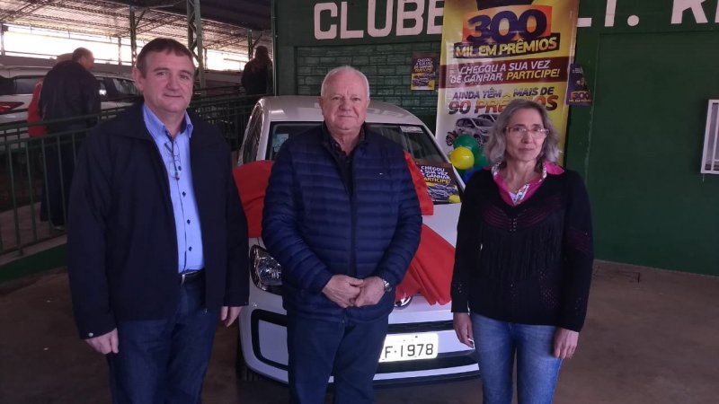 PROMOÇÃO 300 MIL EM PRÊMIOS: terceiro carro sorteado é entregue a ganhadora