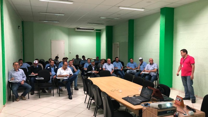 NOVAS NORMAS DE DEFENSIVOS: colaboradores da Cooper A1 participaram de treinamento em parceria com a CIDASC
