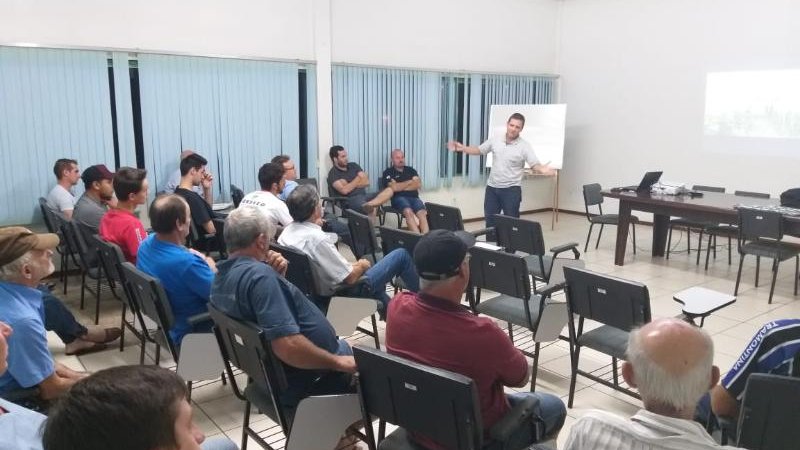 EXPANSÃO DE CONHECIMENTO: equipe técnica de cereais participou de palestra na semana passada