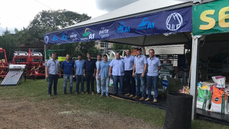 COOPER A1 ESPERA OS CLIENTES, COOPERADOS E AMIGOS NA 8° EXTENOLEITE