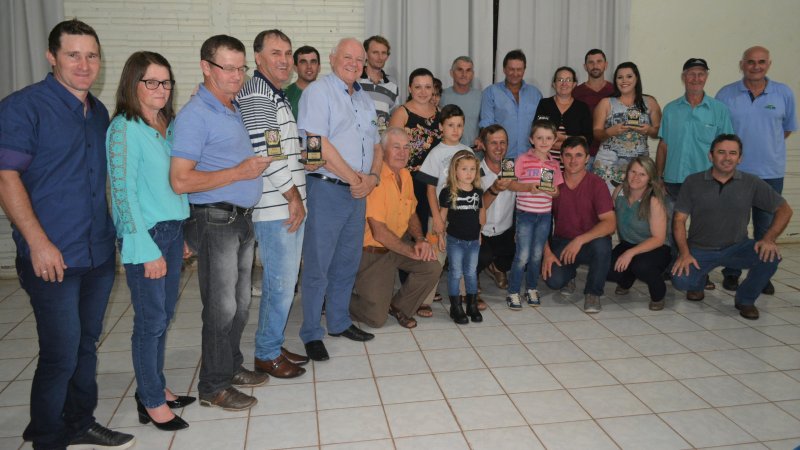 DESTAQUES DA AVICULTURA: dez produtores foram premiados na semana passada
