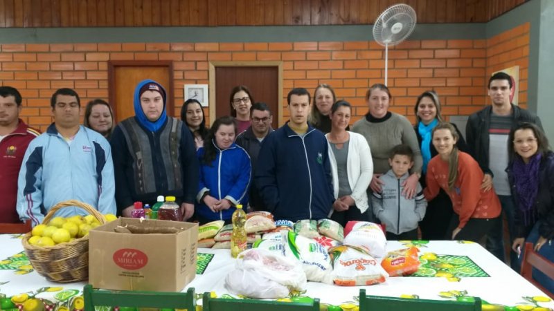 AÇÃO SOCIAL: Núcleo Feminino da Linha Rosário de Caibi realizou doação para a APAE do município