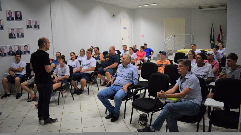 ATIVIDADE DO LEITE PROMOVEU PALESTRA SOBRE RELACIONAMENTOS