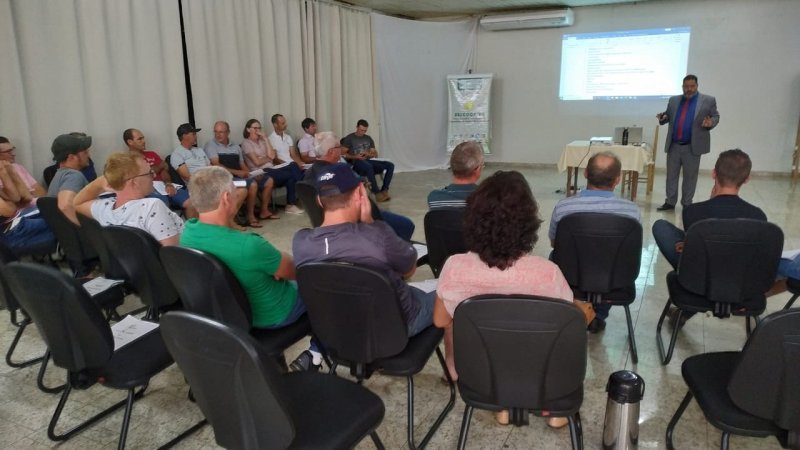 LIDERANÇA DA COOPER A1: cerca de 65 líderes participaram de treinamento