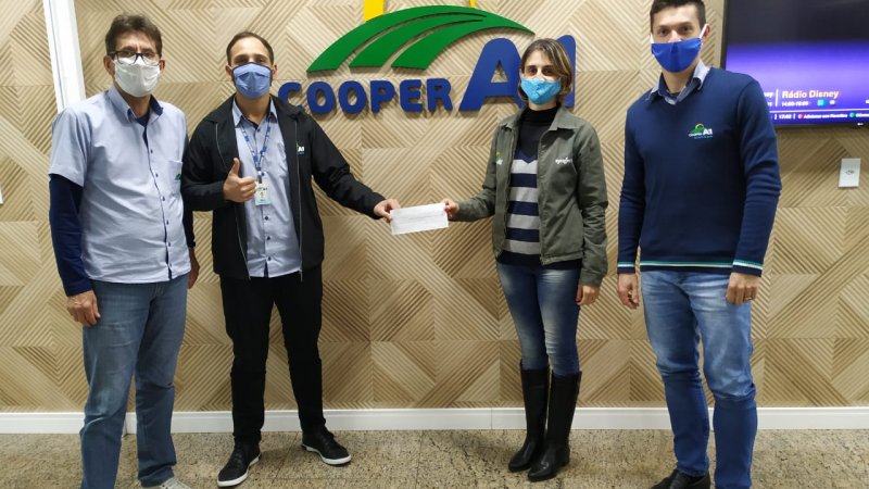 GRUPO DE VOLUNTÁRIOS DE PALMITOS FAZ DOAÇÃO DE 5 MIL REAIS AO NÚCLEO DE PROFISSIONAIS AMIGOS DOS IDOSOS