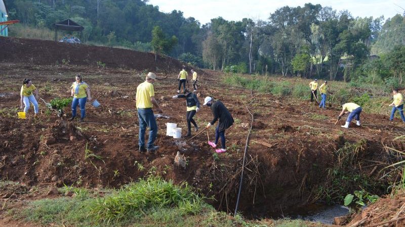 GRUPO DE VOLUNTÁRIOS DE PALMITOS REALIZOU O PLANTIO DE MUDAS NA UNIDADE DE SÃO BRAZ
