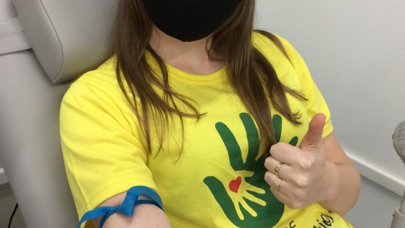 ATITUDE SOLIDÁRIA: Voluntários do grupo “Fazer o bem faz parte da gente” doam sangue