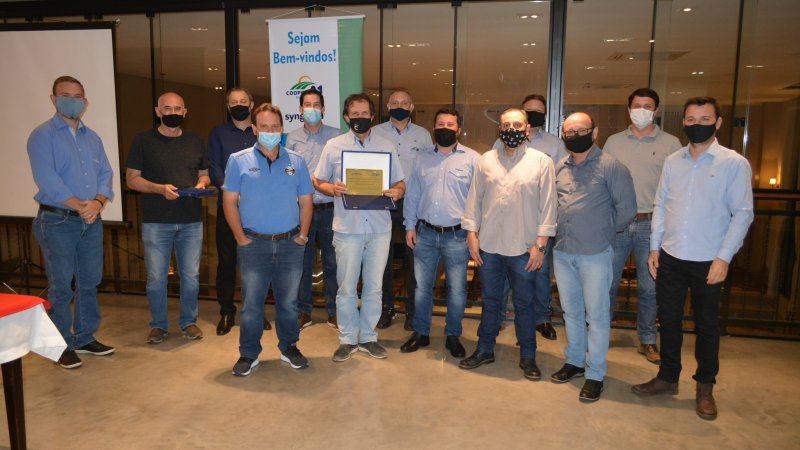 RENOVANDO OS VOTOS DE PARCERIA: Syngenta homenageia Cooper A1 pelos 87 anos
