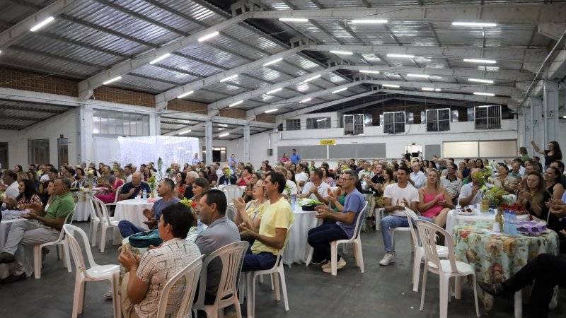 ENCERRAMENTO CASAIS COOPERATIVISTAS: Uma noite para reforçar laços 