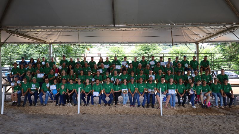 RECONHECIMENTO: Cooper A1 premia produtores destaques na bovinocultura de leite de SC