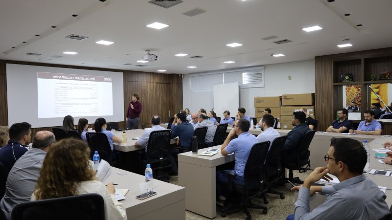 REFORMA TRIBUTÁRIA: Setores da cooperativa passam por treinamento
