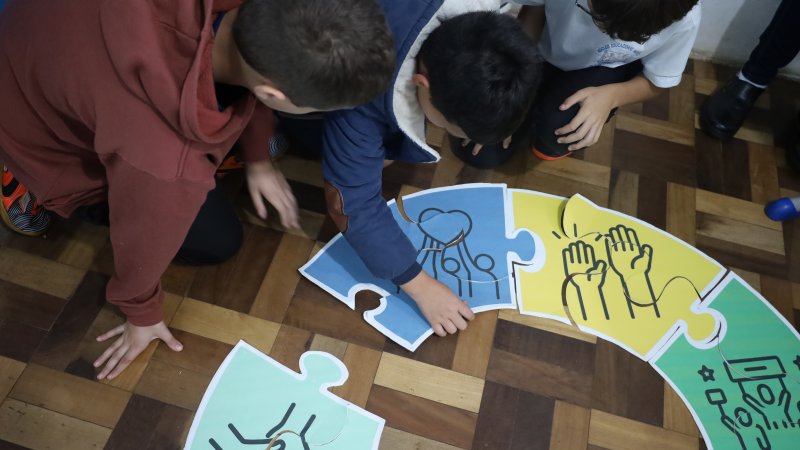 FUTURO DA COOPERAÇÃO : A presença do cooperativismo nas escolas 