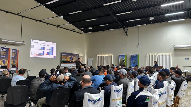 EQUIPE TÉCNICA: Profissionais são apresentados à nova molécula para controle de pragas 