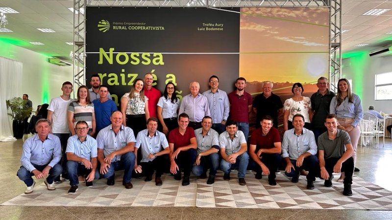 EXCELÊNCIA: Famílias cooperadas são homenageadas no Prêmio Empreendedor Rural Cooperativista 