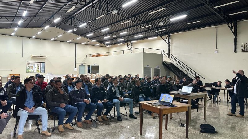 TÉCNICOS: Departamento de cereais da cooperativa passa por inovações
