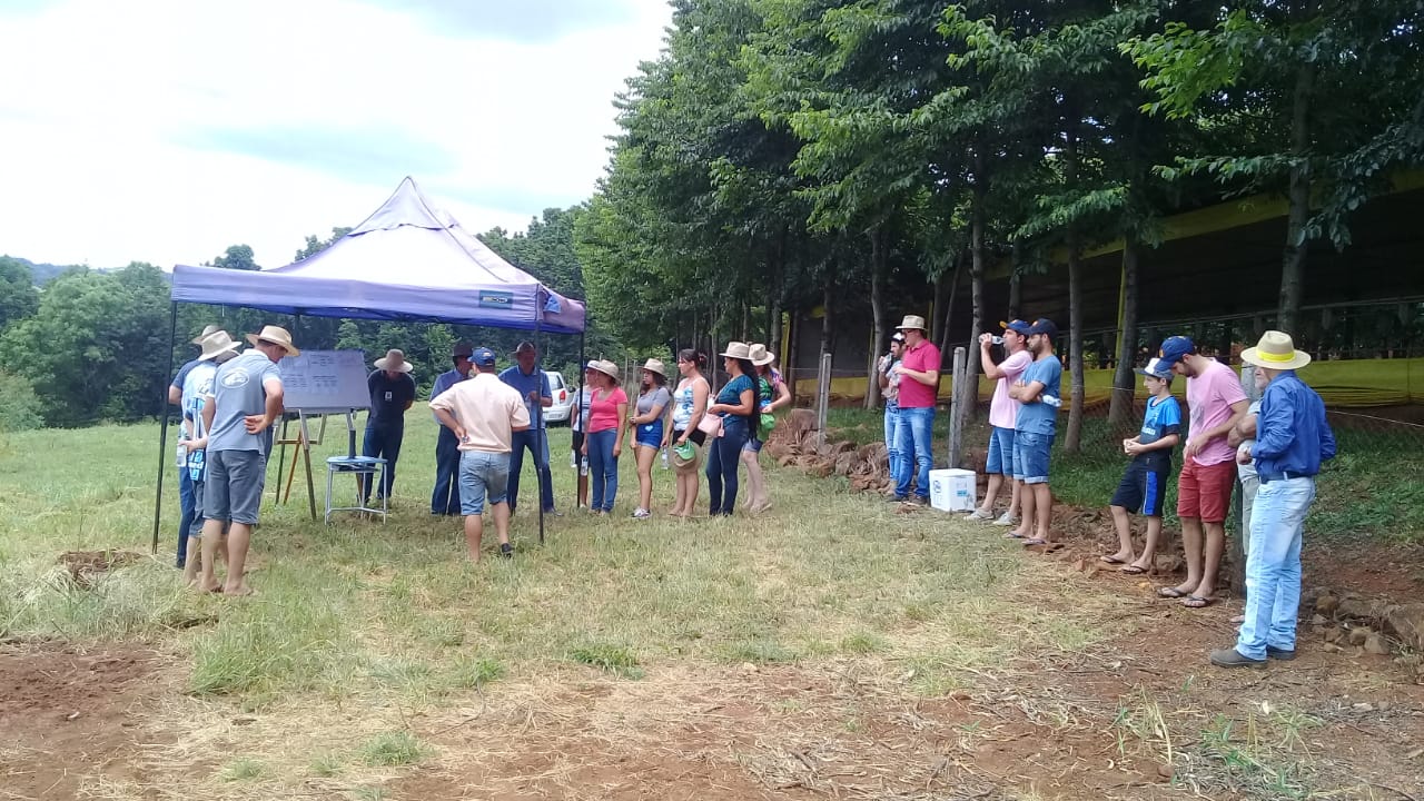DIA DE CAMPO: fomento da atividade de leite em Rodeio Bonito, RS