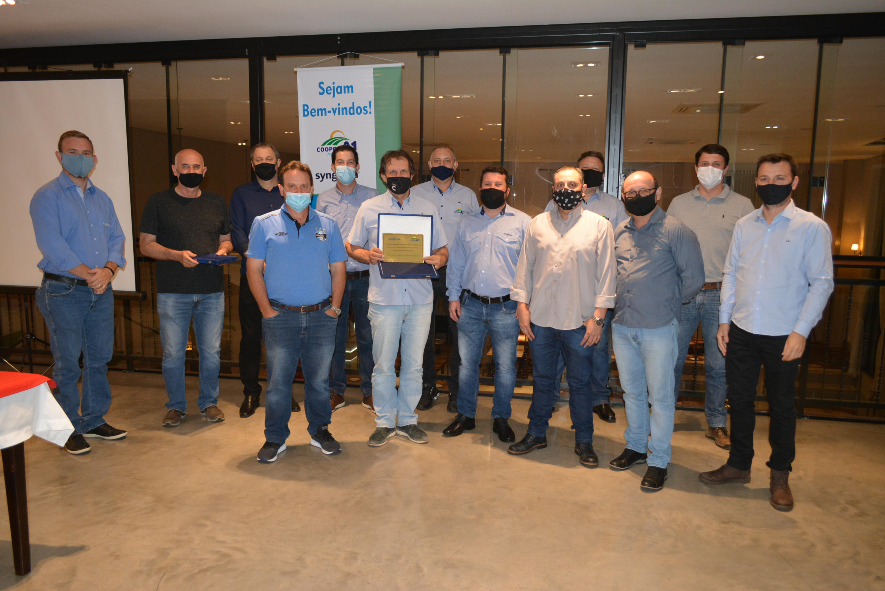 RENOVANDO OS VOTOS DE PARCERIA: Syngenta homenageia Cooper A1 pelos 87 anos