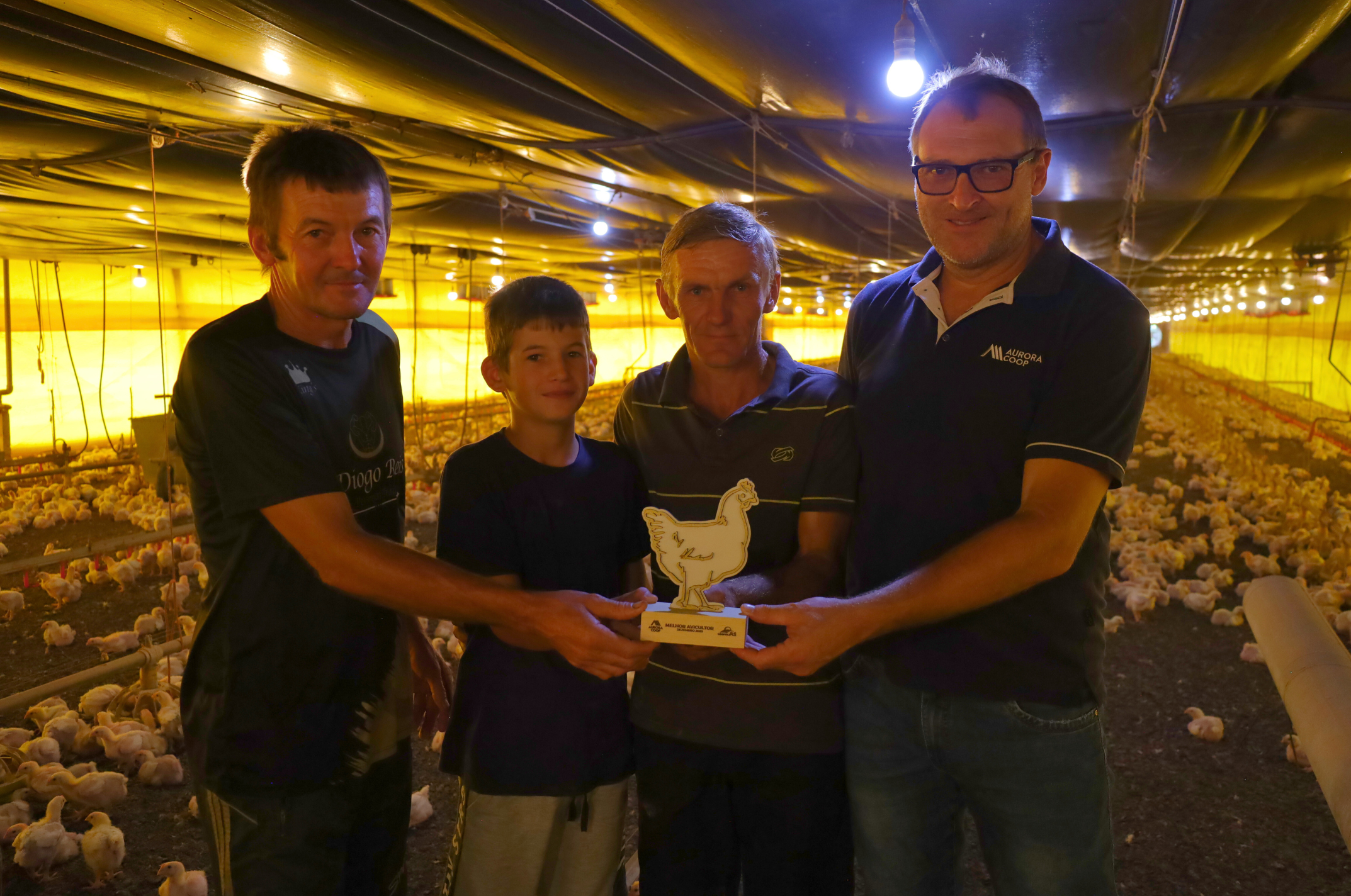 DESTAQUE AVICULTURA EM DEZEMBRO: Fam&iacute;lia Billig faz da evolu&ccedil;&atilde;o grande aliada