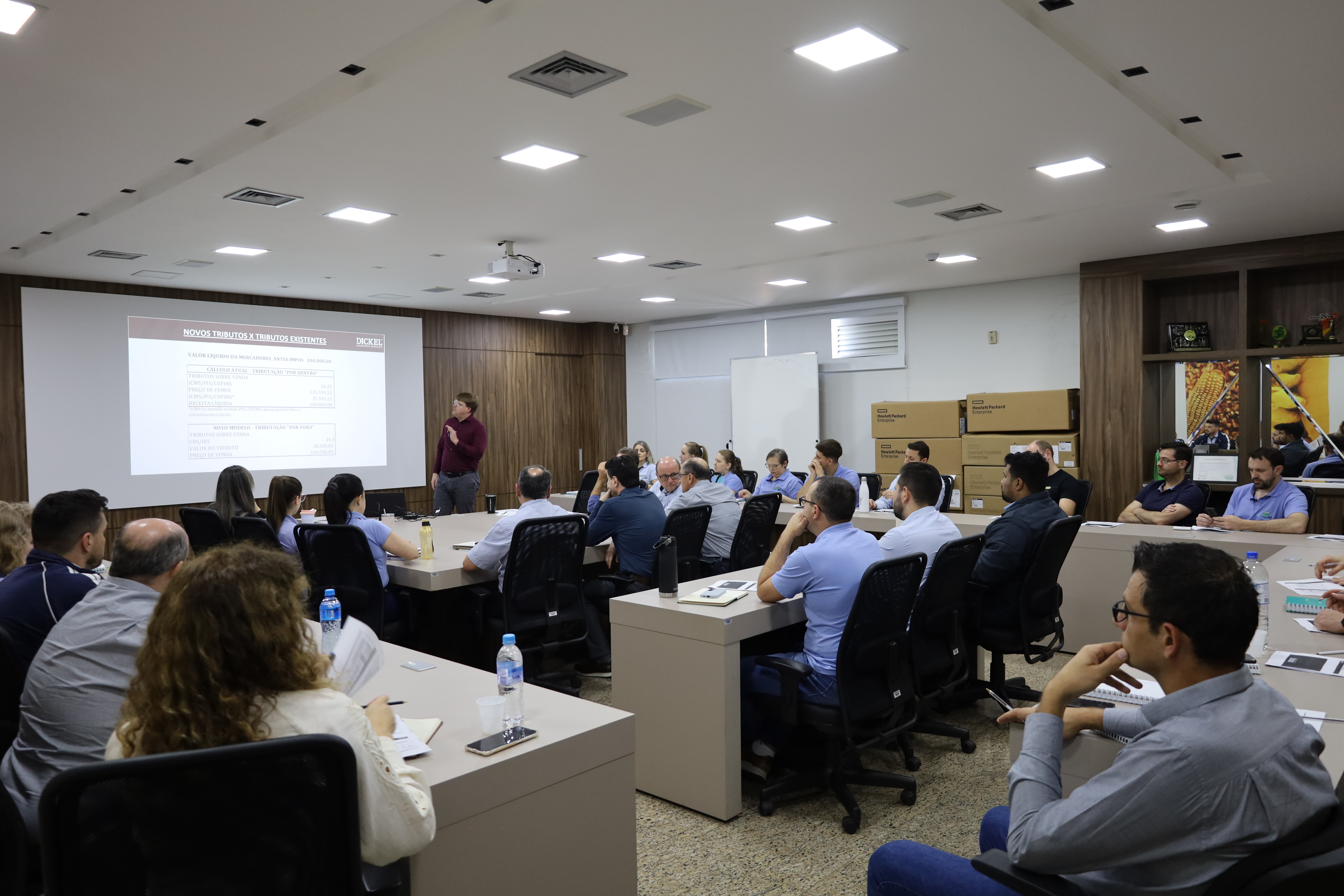 REFORMA TRIBUTÁRIA: Setores da cooperativa passam por treinamento