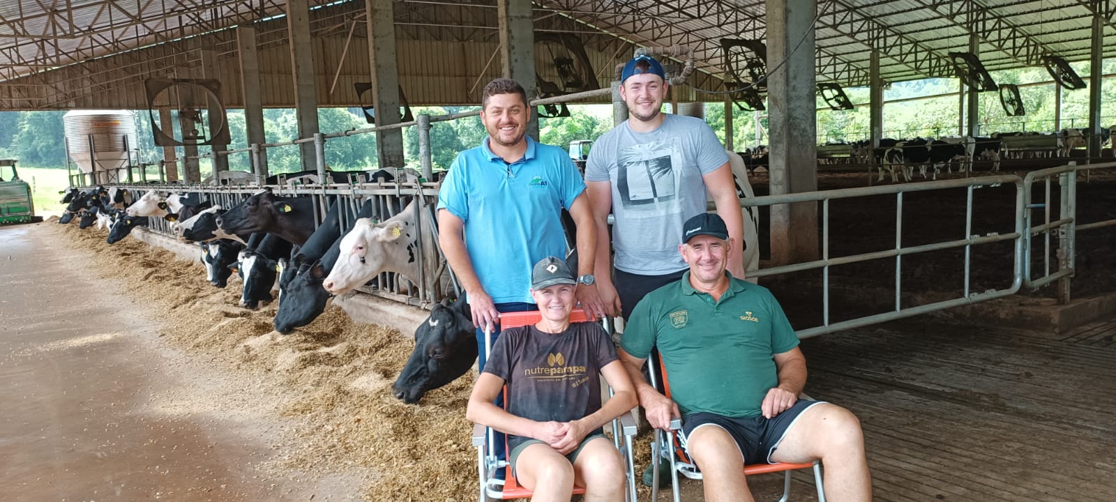 ENCERRAMENTO: Cooperados recebem brindes da Aurora Coop