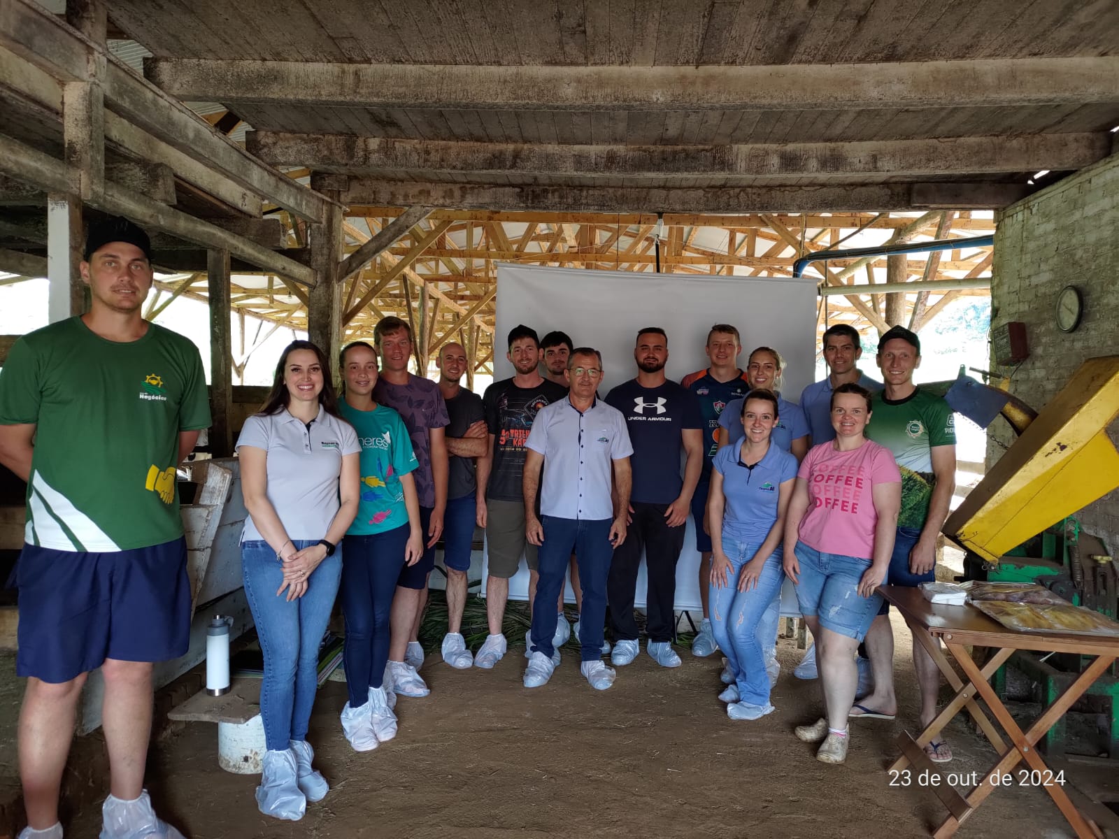 CONHECIMENTO NA PRÁTICA: Tarde de campo sobre criação de bezerras 