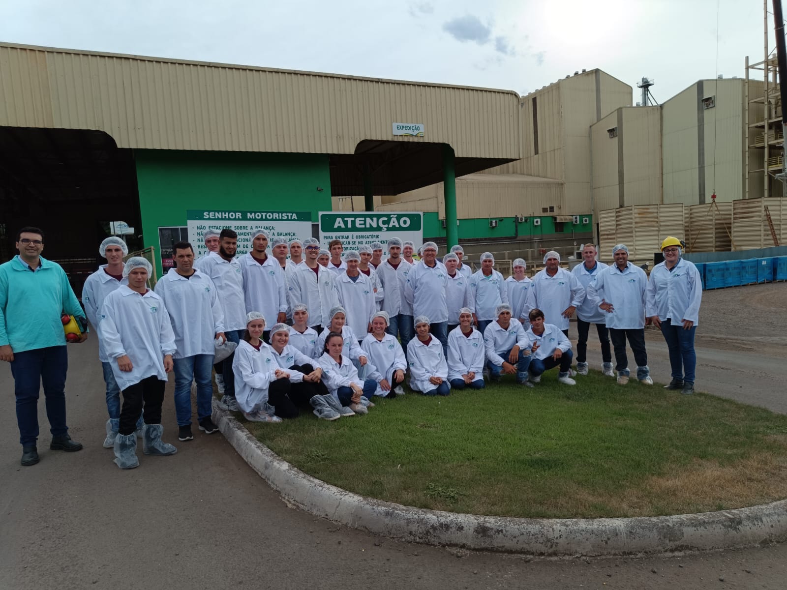 CONHECIMENTO: CFR de Alpestre visita Fábrica de Rações